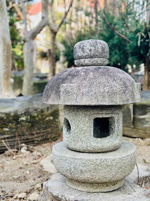 Stone Lantern’ round tb’